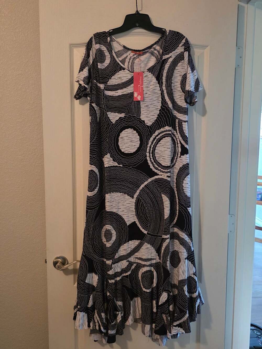 NWT Simply Aster Dress Size 3X Black White Circle Pattern Midi Ruffle Hem